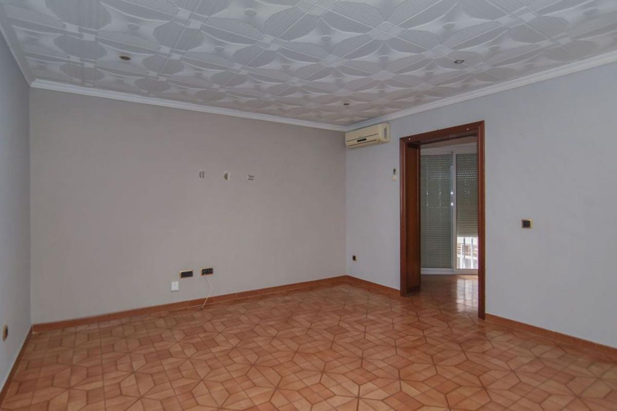 Venta de piso en Piso en Calle d'Andrés Segovia, Llefià, Badalona, Badalona
photo 2