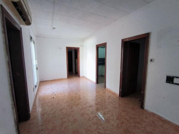 Sprzedaż mieszkania w Piso en Calle Cooperativa, Santa Eulàlia, Hospitalet de Llobregat, Hospitalet de Llobregat
thumbnail 1