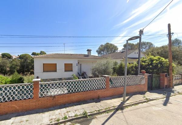 Частный шале на продаже в  Casa o chalet en Calle del Baix Cinca, Lliçà d'Amunt, Ллиса Д Амонт photo