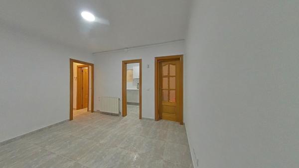 Sprzedaż mieszkania w Piso en Calle de la Muga, La Marina del Port, Barcelona, Barcelona
photo 1