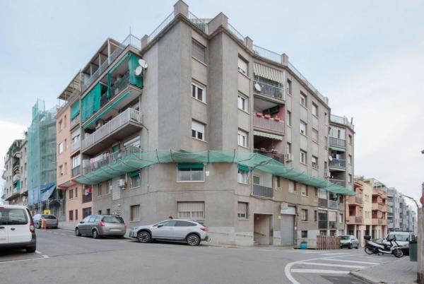 Продажа квартиры на Piso en Calle del Doctor Joan Miró, Santa Perpètua de Mogoda, Санта-Перпетуя де Могода
 photo 1