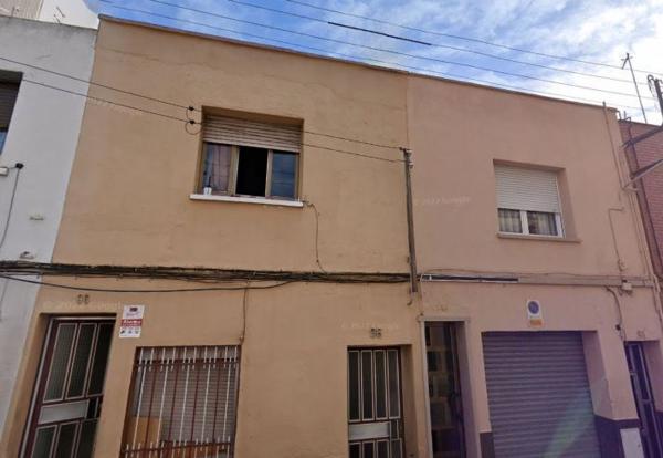 Chalet pareado en Calle del Comte Ramon Berenguer, Barberà del Vallès photo