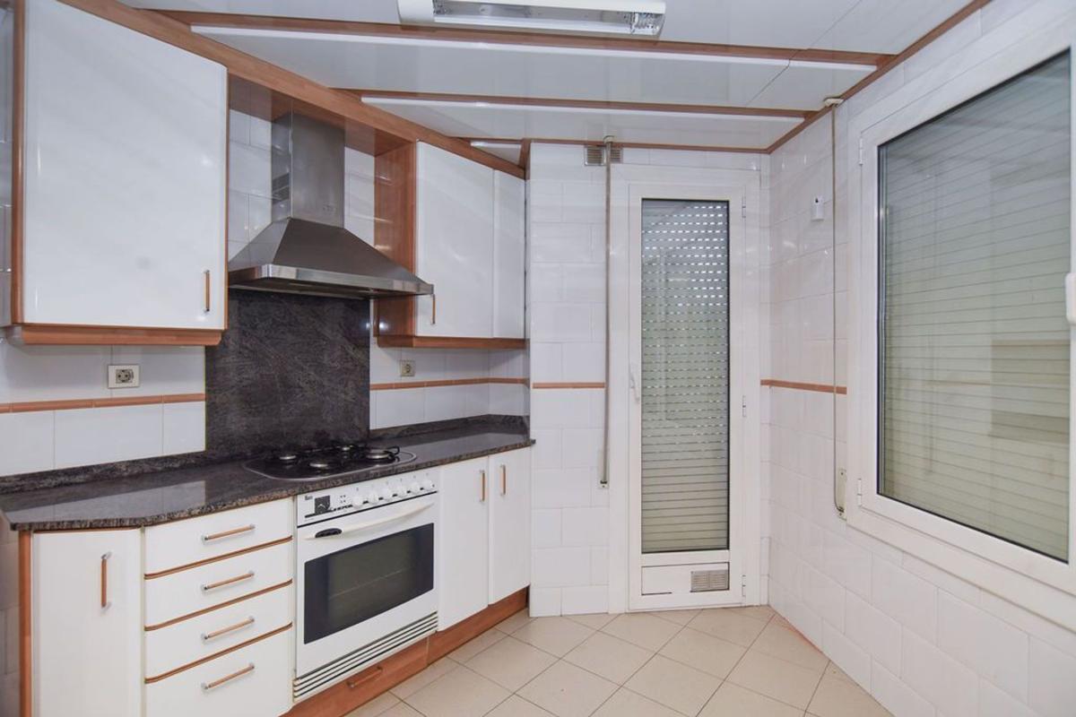 Sale of apartment in Piso en Calle del Pintor Borrassà, Sant Pere Nord, Terrassa, Terrassa
 photo 4
