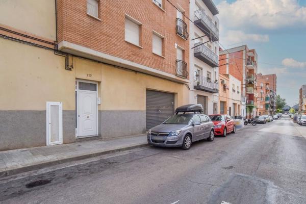 Sale of flat in Piso en Calle dels Reis Catòlics, Creu de Barberà, Sabadell, Sabadell
thumbnail 1