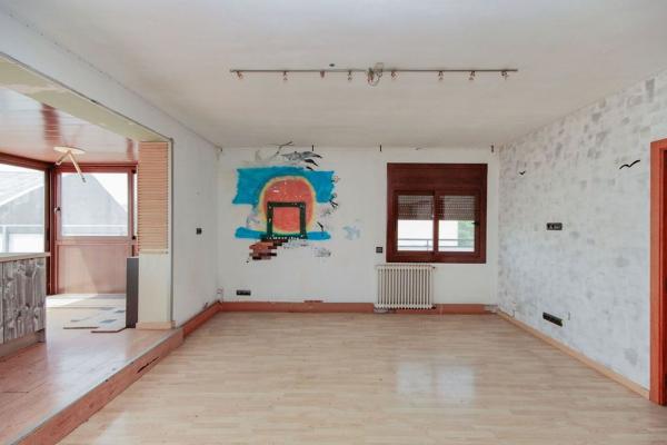 Sale of flat in Piso en Calle de Brutau, Sol i Padris - Sant Oleguer, Sabadell, Sabadell
thumbnail 2