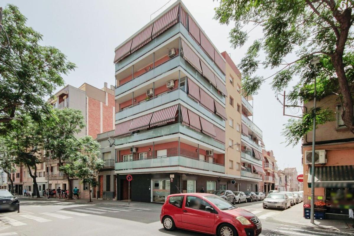 Sale of apartment in Piso en Calle de Brutau, Sol i Padris - Sant Oleguer, Sabadell, Sabadell
photo 1