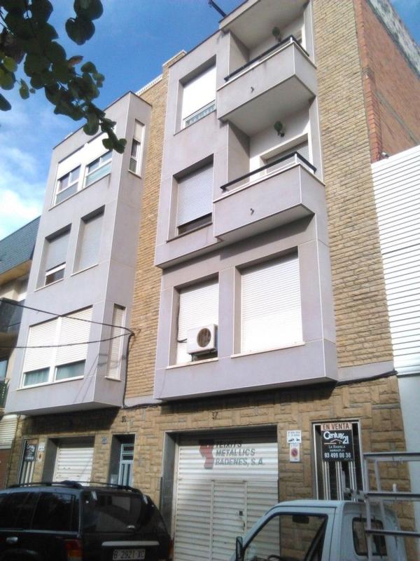 Venta de piso en Piso en Calle de Francesc Moragas i Barret, Riera, Cornellà de Llobregat, Cornellà de Llobregat
photo 1