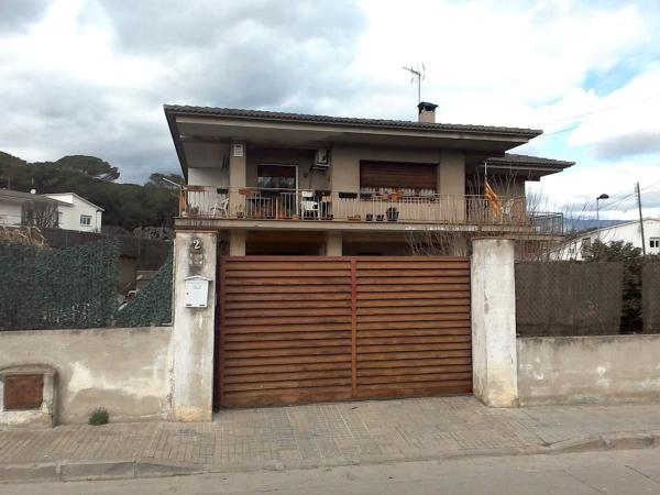 Casa o chalet independiente en Calle Gardènia, Llinars del Vallès photo