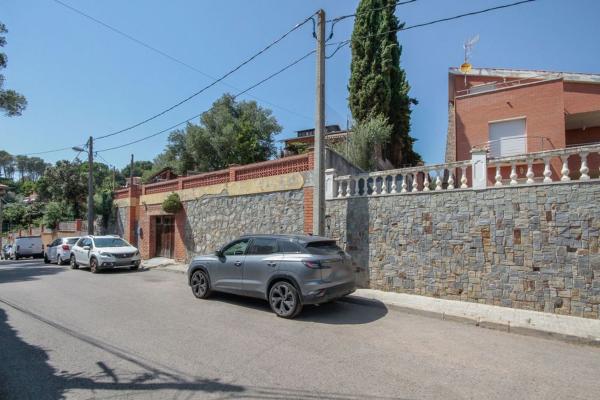Casa o chalet independiente en Calle Alcover, Sant Muç - Castellnou - Can Mir, Rubí photo