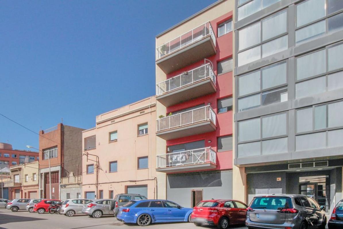 Sale of apartment in Piso en Calle de Guifré, Remei, Badalona, Badalona
photo 1