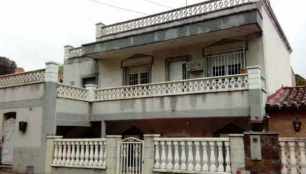 Chalet wolnostojący na sprzedaż w  Casa o chalet en Calle de la Llacuna, Sant Vicenç Dels Horts, Sant Vicenç Dels Horts photo