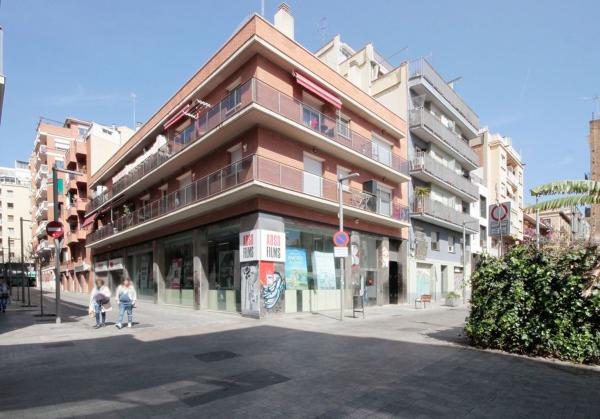 Venta de piso en Piso en Calle de Càceres, Sants, Barcelona, Barcelona
 photo