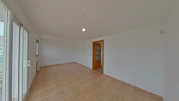 Venta de piso en Piso en Via Favència, La Guineueta, Barcelona, Barcelona
photo 1