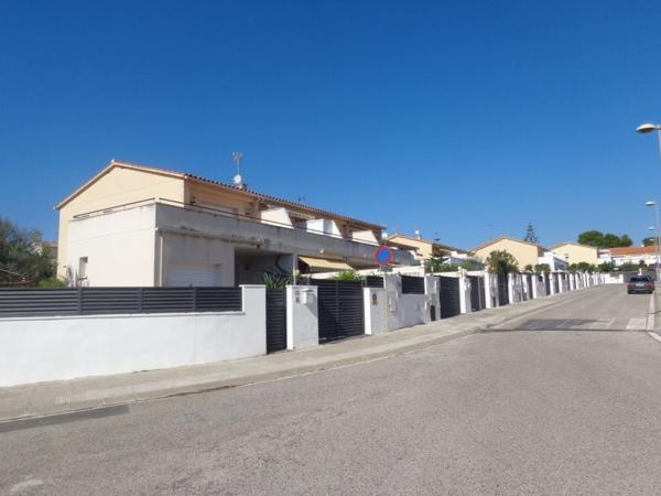 Chalet pareado en Calle del Mediterráneo, Barceloneta - Molí d'En Rovira, Vilafranca del Penedès photo