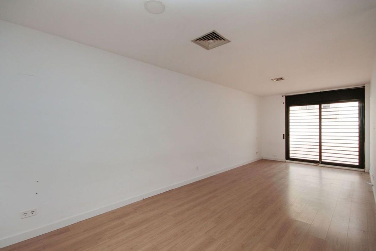 Sale of apartment in Piso en Calle de Guifré, Remei, Badalona, Badalona
photo 1