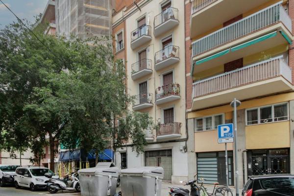 Venta de piso en Piso en Calle del Freser, El Camp de l'Arpa del Clot, Barcelona, Barcelona
 photo 1