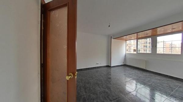 Venta de piso en Piso en Gran Via de les Corts Catalanes, La Verneda i la Pau, Barcelona, Barcelona
thumbnail 1