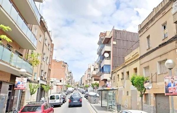 Chalet pareado en Calle de Calderón de la Barca, La Salut, Badalona thumbnail 1