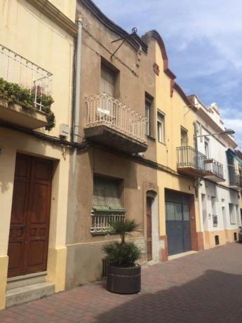 Chalet pareado en Calle Josep Folqué, Molins de Rei photo 1