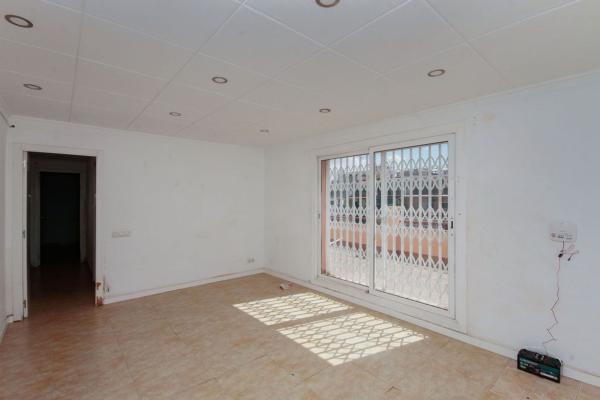 Sale of flat in Piso en Avenida Sant Esteve, Sant Miquel - Tres Torres, Granollers, Granollers
thumbnail 2