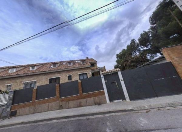Chalet pareado en Calle del Pinsà, Can Palet de Vistalegre, Terrassa photo