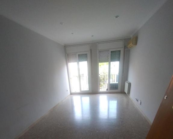 Sale of flat in Piso en Calle de la Torre Figueres, Centre - Casco Antiguo, Sant Boi de Llobregat, Sant Boi de Llobregat
thumbnail 1