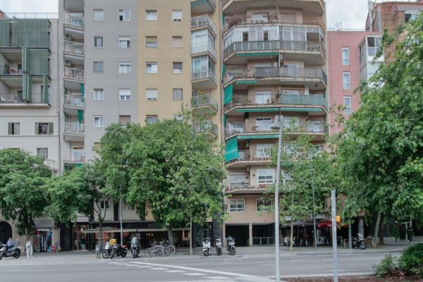 Sale of flat in Piso en Avenida Meridiana, El Camp de l'Arpa del Clot, Barcelona, Barcelona
photo 1