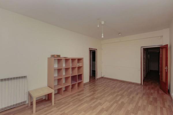 Sale of flat in Piso en Avenida Meridiana, El Camp de l'Arpa del Clot, Barcelona, Barcelona
thumbnail 2