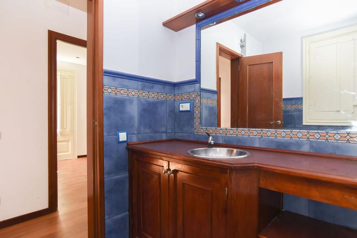 Продажа квартиры на Piso en Calle dels Còdols, El Gòtic, Barcelona, Барселона
 photo 2