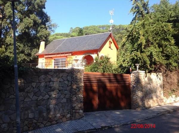 Casa o chalet independiente en Calle de la Tordera, Vallgorguina photo 1