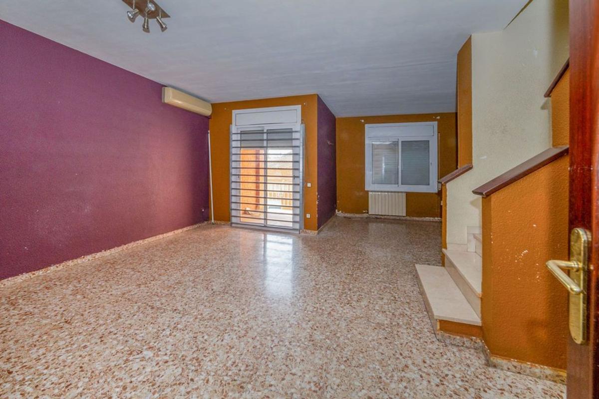 Venta de chalet independiente en Chalet pareado en Calle del Pare Rodés, Santa Perpètua de Mogoda, Santa Perpètua de Mogoda
photo 3