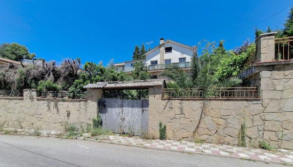 Casa o chalet independiente en Calle de Santiago Rossinyol, Can Rial, Esparreguera photo 1