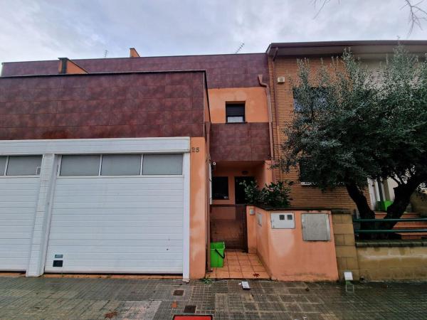 Chalet pareado en Calle de Joan Maragall, Palau-Solità i Plegamans photo 1