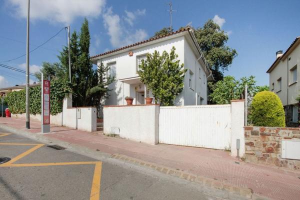 Casa o chalet independiente en Calle d'Oceania, Can Parellada, Terrassa thumbnail 1