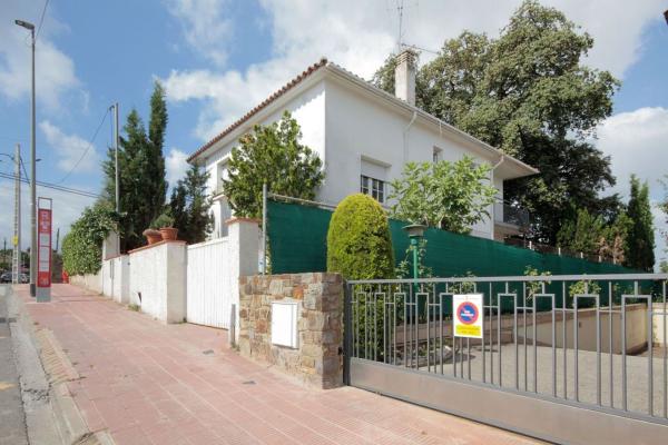 Casa o chalet independiente en Calle d'Oceania, Can Parellada, Terrassa thumbnail 2