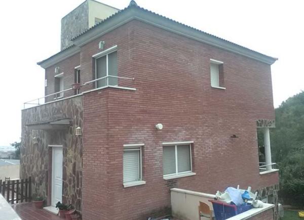 Casa o chalet independiente en Calle de Cabrera, Camps Blancs - Els Canons, Sant Boi de Llobregat photo 2