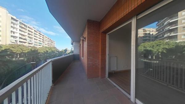 Sale of flat in Piso en Ronda del Guinardó, El Baix Guinardó, Barcelona, Barcelona
photo 1