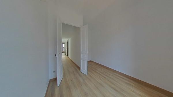 Sale of flat in Piso en Avenida de Gaudí, La Sagrada Família, Barcelona, Barcelona
thumbnail 1