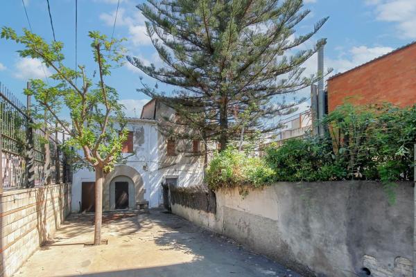 Chalet pareado en Calle de la Rectoria, Centre, Sant Feliu de Llobregat thumbnail 1