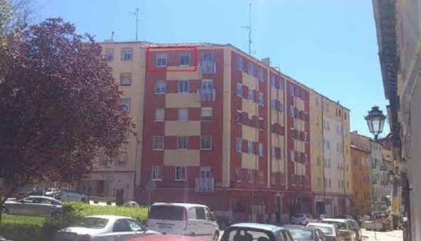 Продажа квартиры на Piso en Calle Calvario, San Julián-Bº de Cortes, Burgos, Бургос
 photo