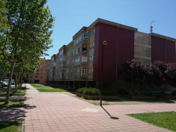 Продажа квартиры на Piso en Plaza Velázquez, Allendeduero - Barrio de la Estación, Aranda de Duero, арандa де дуэро
photo 1