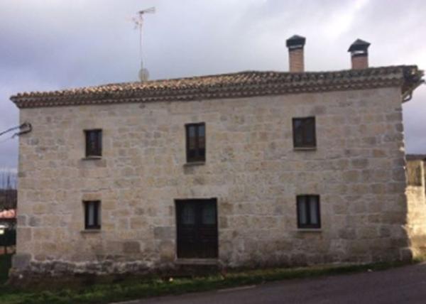 Chalet wolnostojący na sprzedaż w Casa o chalet en Calle la Fuente, Valle de Santibañez, Dolina Santibañez photo 1
