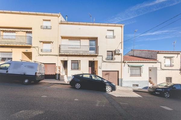 Chalet pareado en Calle Ramón y Cajal, Aliseda photo 1