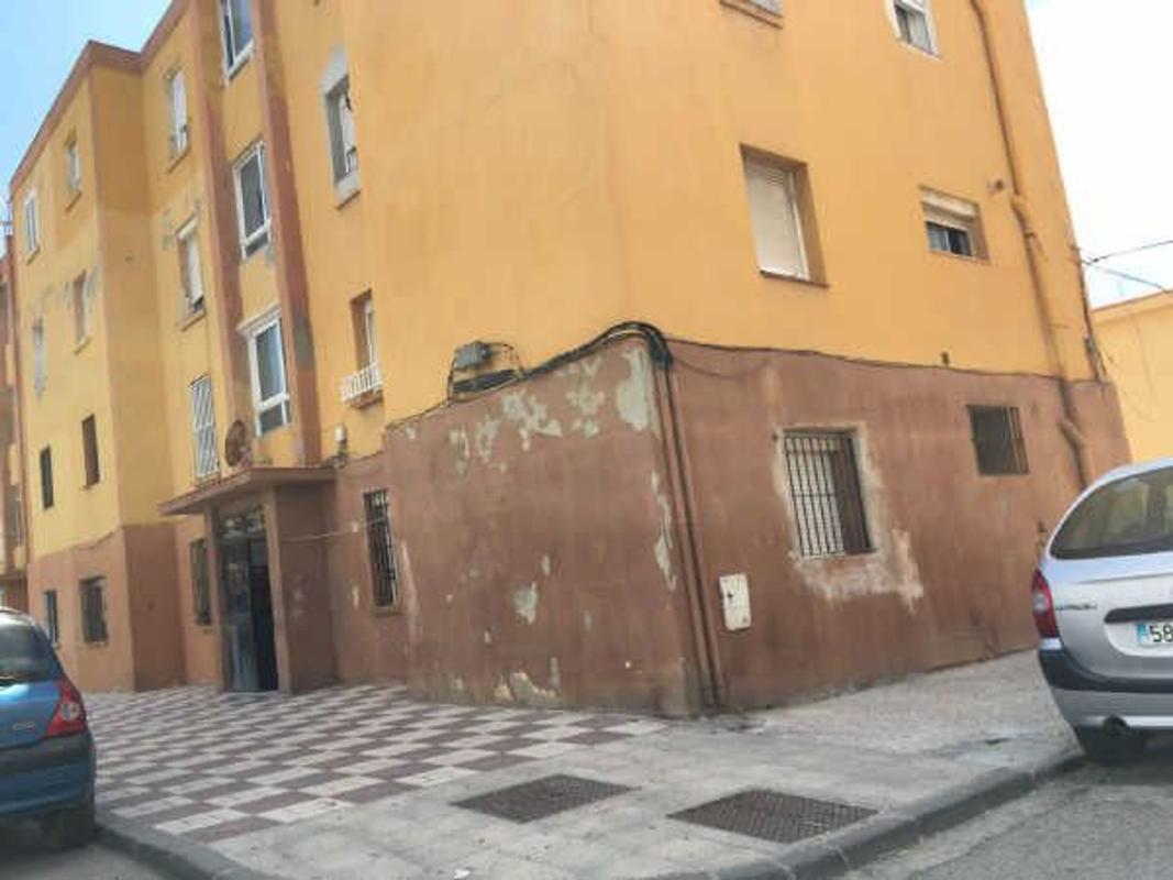 Venta de piso en Piso en Calle Olvera, San José-San Bernardo, La Linea de la Concepcion, La Linea de la Concepcion
photo 1