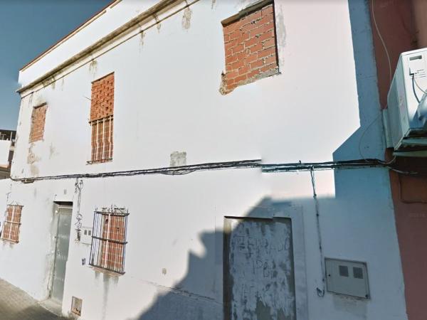 Частный шале на продаже в  Casa o chalet en Calle Santa María Micaela, Puerta Europa-Virgen de la Palma-Estación, Algeciras, Алхесирас photo 2