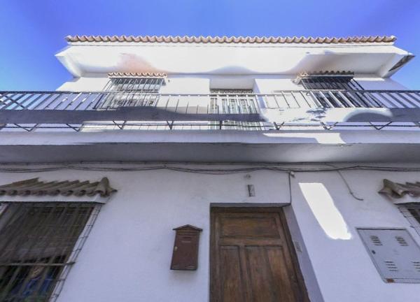 Chalet pareado en Calle Lirio, Los Pinos, Algeciras photo