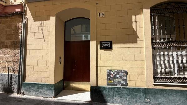 Продажа квартиры на Piso en Calle Santa Inés, Centro Histórico - Plaza España, Cádiz, Кадис
 photo 1