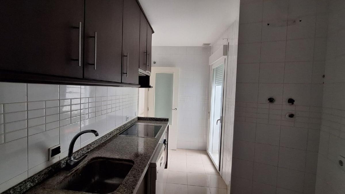 Sale of apartment in Piso en Calle Santa Inés, Centro Histórico - Plaza España, Cádiz, Cádiz
 photo 3