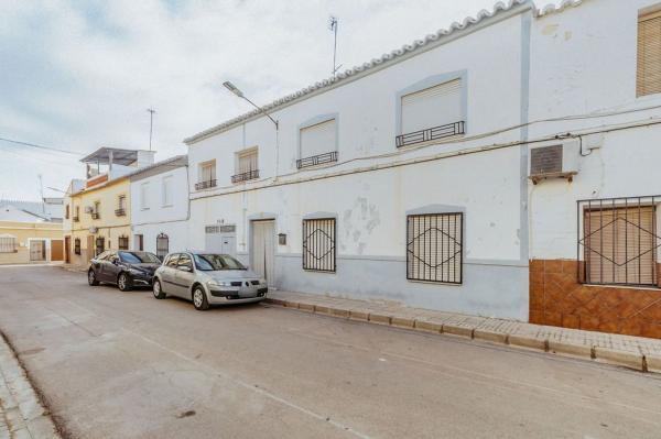 Chalet pareado en Calle Maestro Don Hermógenes Rodríguez, Herencia photo 1