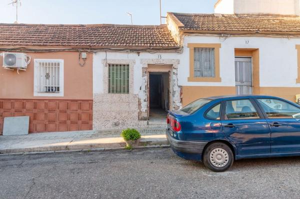 Chalet pareado en Calle Sanchuelo, Campo de la Verdad, Córdoba photo 1